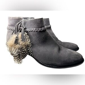 Gianni Bini Charcoal Gray Suede Feather Detail Boho Ankle Booties